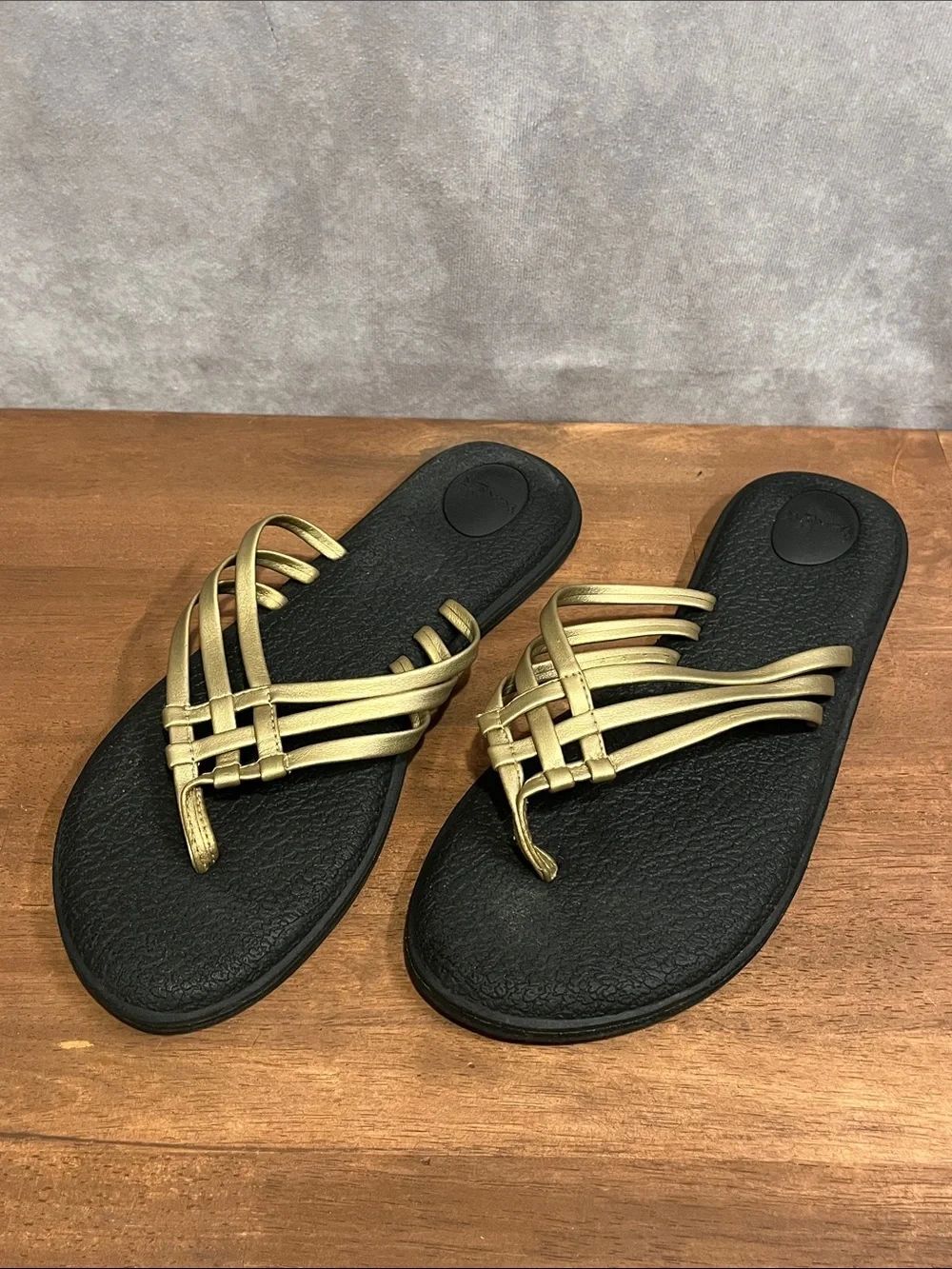 Sanuk Gold Strap Flip Flop Slide Sandals size 9